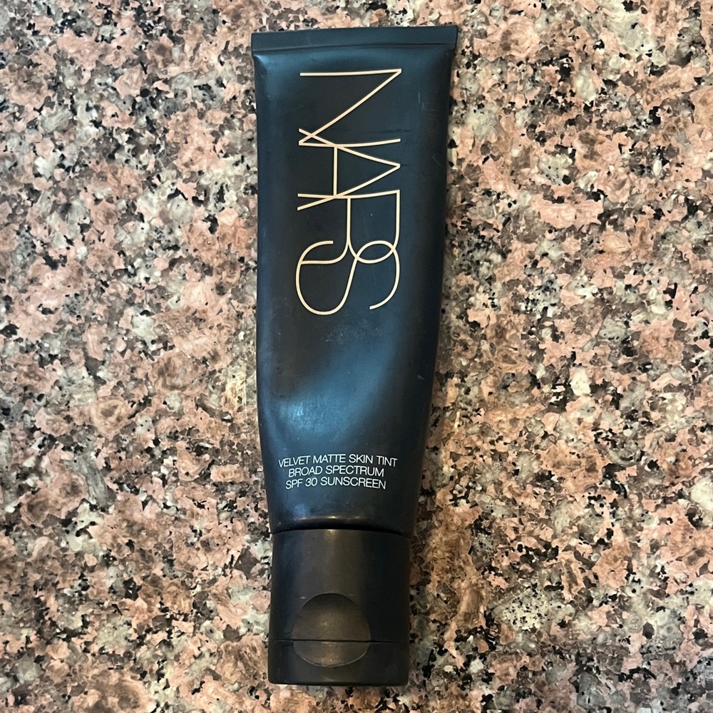 NARS Velvet Matte Skin Tint SPF 30 - Black Tube